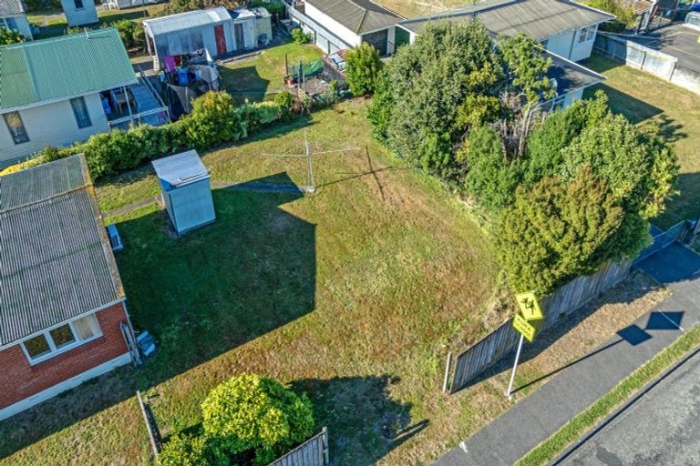 Photo of property in Clifton School, 71 Taumaihi Street, Bulls, 4818