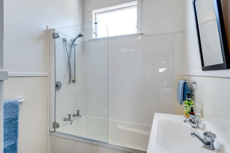 Photo of property in 1211 Caroline Road, Mayfair, Hastings, 4122