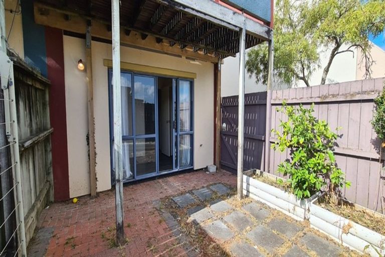 Photo of property in Lakeview Terrace, 20/14 Ambrico Place, New Lynn, Auckland, 0600
