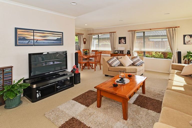Photo of property in 10 Adair Place, Weymouth, Auckland, 2103