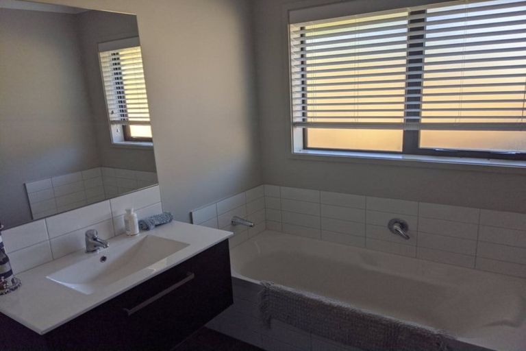 Photo of property in 9 Tradewinds Drive, Whitby, Porirua, 5024