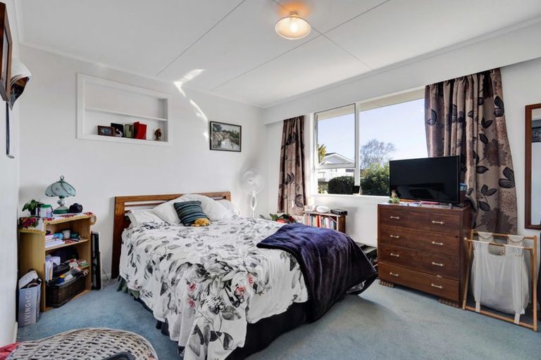 Photo of property in 22 Waiwera Place, Merrilands, New Plymouth, 4312