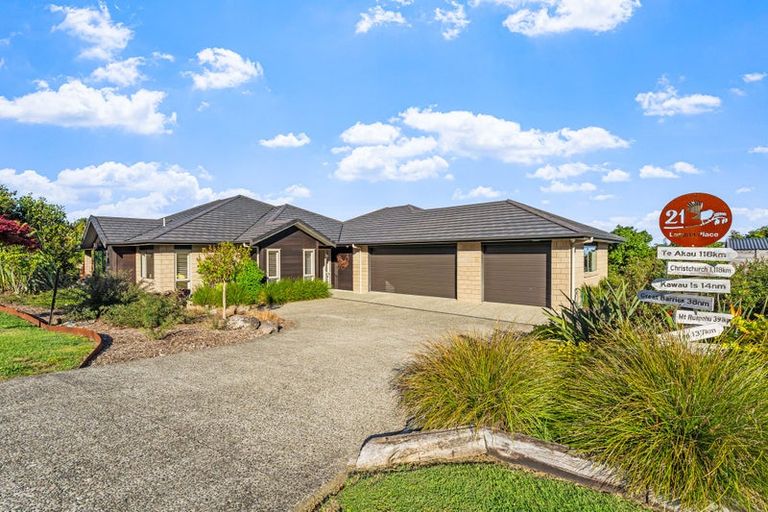 Photo of property in 21 Laguna Place, Matakatia, Whangaparaoa, 0930