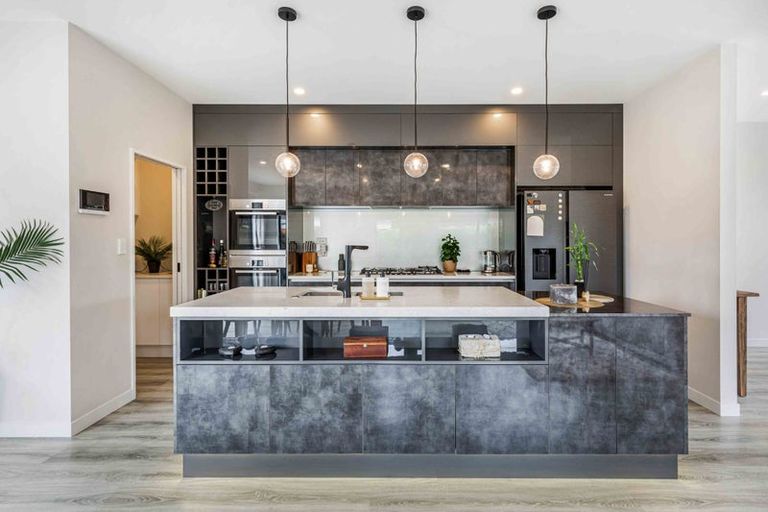 Photo of property in 16 Sir Lincoln Drive, Kumeu, 0810