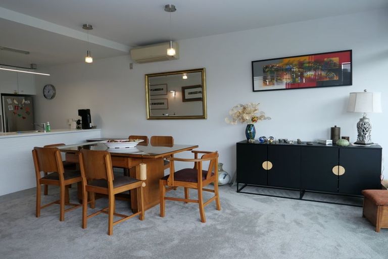 Photo of property in Montreaux Apartments, 9g/164 The Terrace, Wellington Central, Wellington, 6011