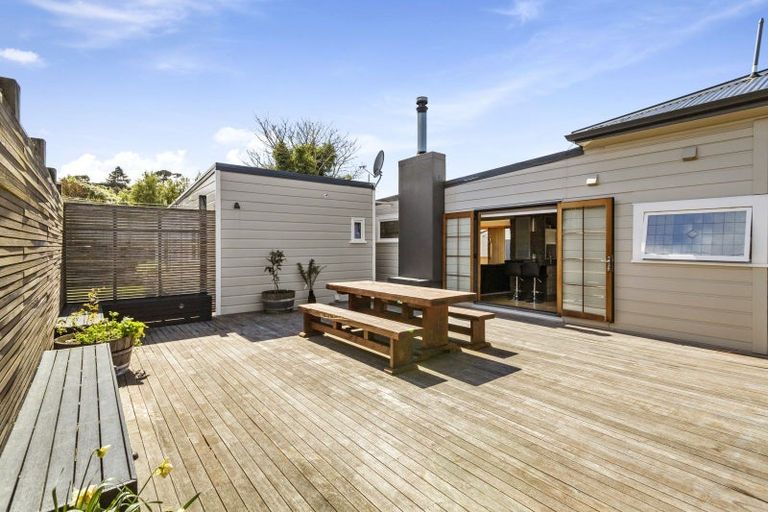 Photo of property in 32 Frankmoore Avenue, Johnsonville, Wellington, 6037