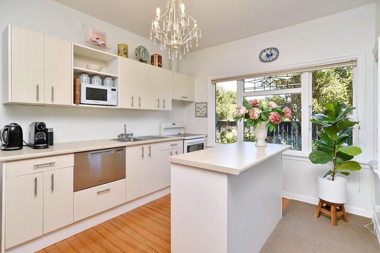 Photo of property in 1/2 Barrington Street, Somerfield, Christchurch, 8024