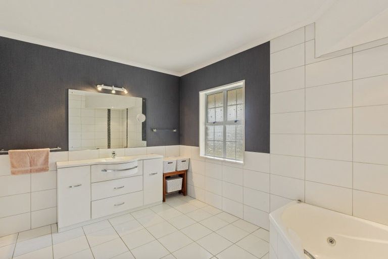 Photo of property in 188 Mangorei Road, Merrilands, New Plymouth, 4312