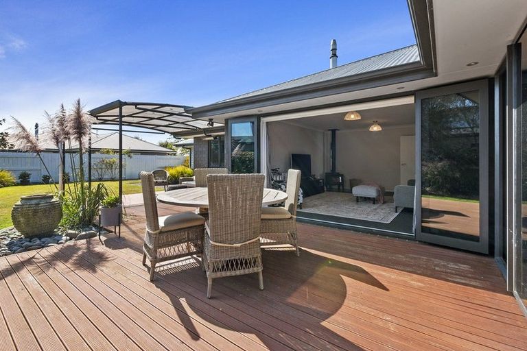 Photo of property in 25 Trump Place, Kelvin Grove, Palmerston North, 4414