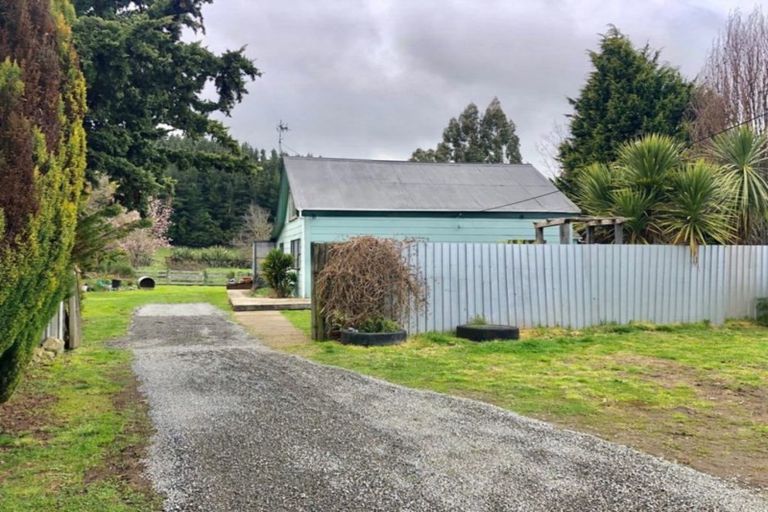 Photo of property in 2526 Rangiwahia Road, Rangiwahia, Kimbolton, 4774
