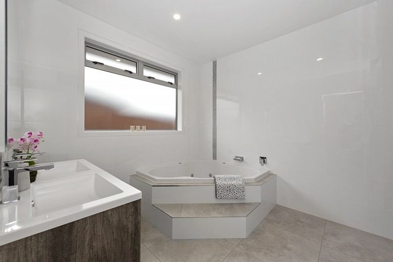 Photo of property in 17 Sydney Place, Flagstaff, Hamilton, 3210