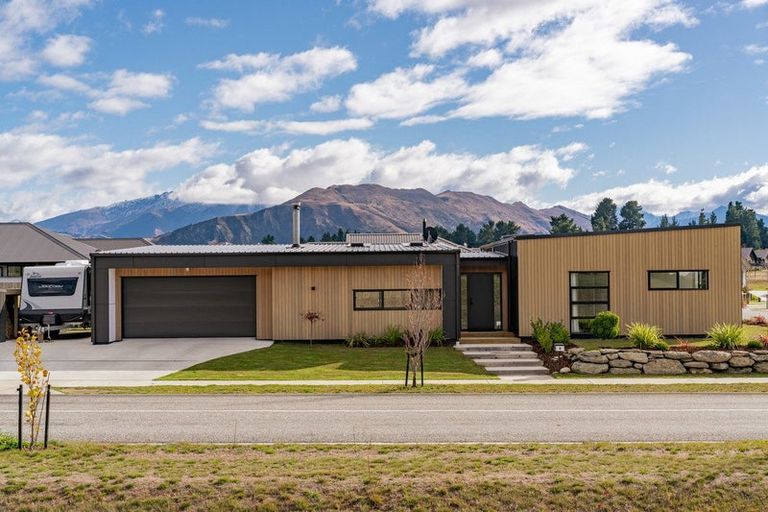 Photo of property in 8 Pounamu Avenue, Albert Town, Wanaka, 9305
