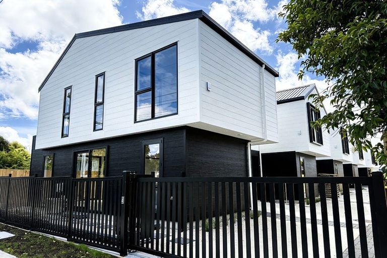 Photo of property in 4a Roberts Road, Matakatia, Whangaparaoa, 0930