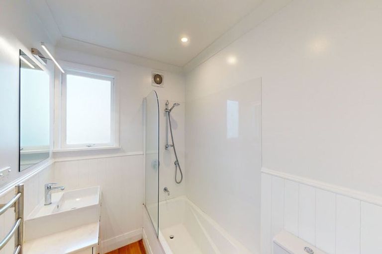 Photo of property in 53 Sutherland Road, Melrose, Wellington, 6023