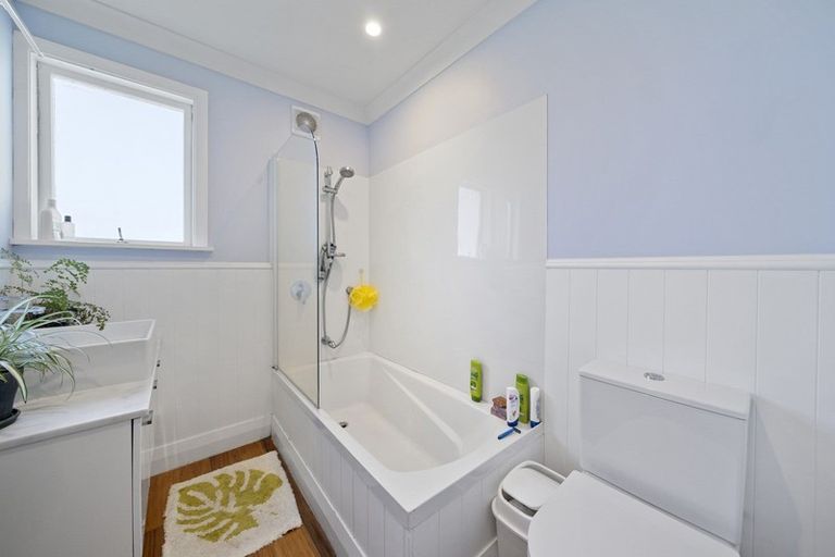 Photo of property in 53 Sutherland Road, Melrose, Wellington, 6023