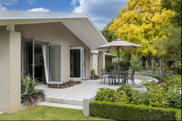 Photo of property in 10 Willowbrook Place, Fendalton, Christchurch, 8052