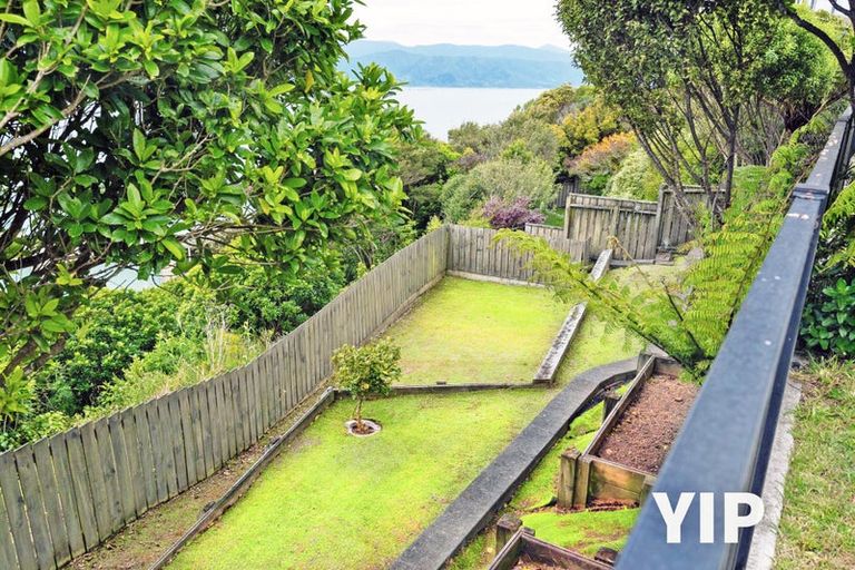 Photo of property in 5 Bennett Grove, Newlands, Wellington, 6037