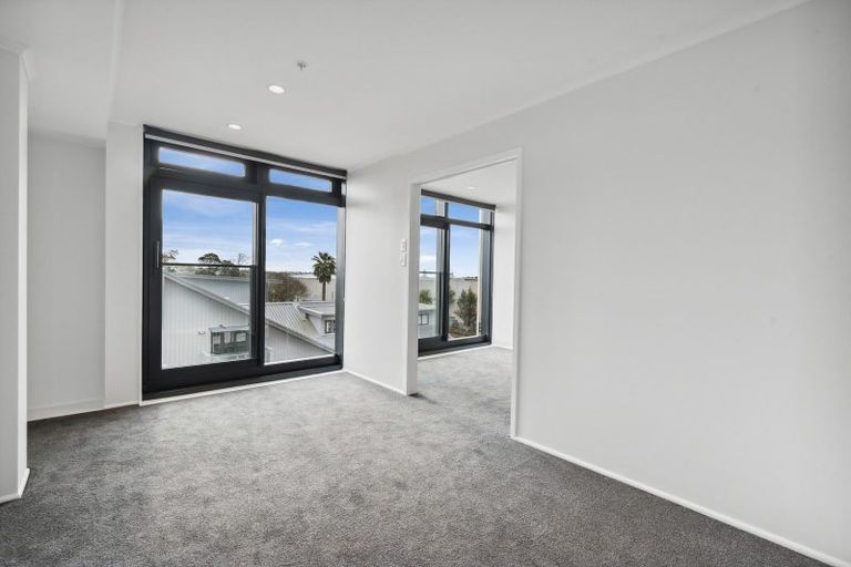 Photo of property in 5e/30 Westward Ho, Glen Eden, Auckland, 0602