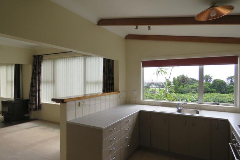 Photo of property in 55 Pioneer Road, Moturoa, New Plymouth, 4310