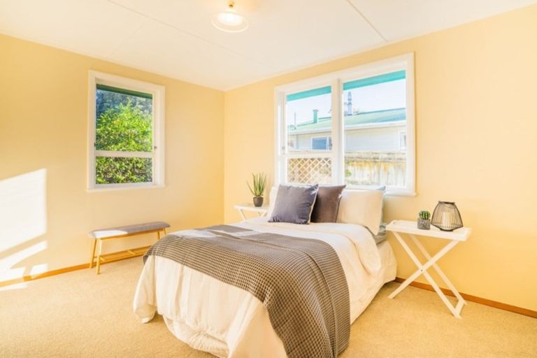 Photo of property in 20 Rutherford Drive, Waikanae Beach, Waikanae, 5036