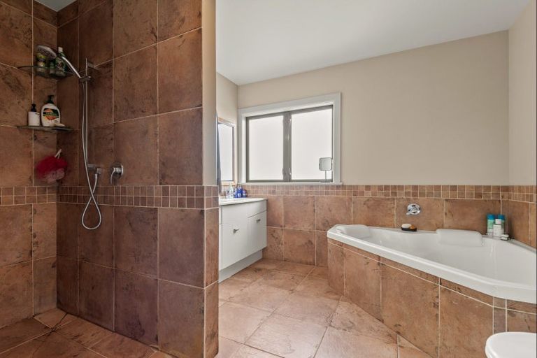 Photo of property in 6 Banksia Grove, Milson, Palmerston North, 4414