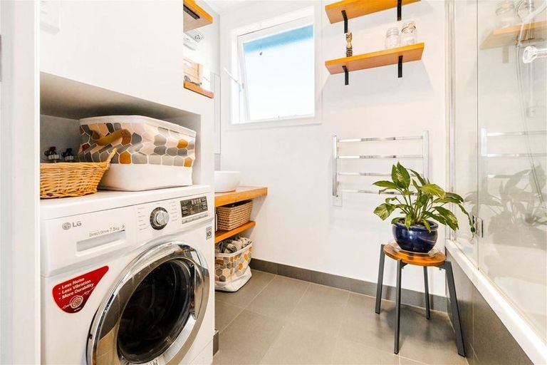 Photo of property in 45 Totara Road, Te Atatu Peninsula, Auckland, 0610