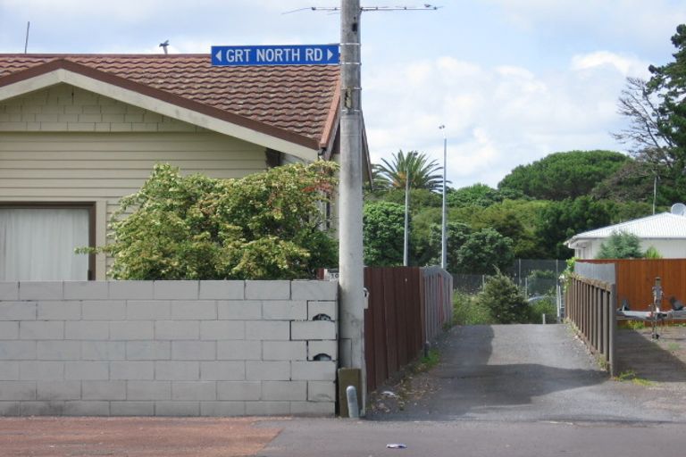 Photo of property in 2/1038 Great North Road, Point Chevalier, Auckland, 1022