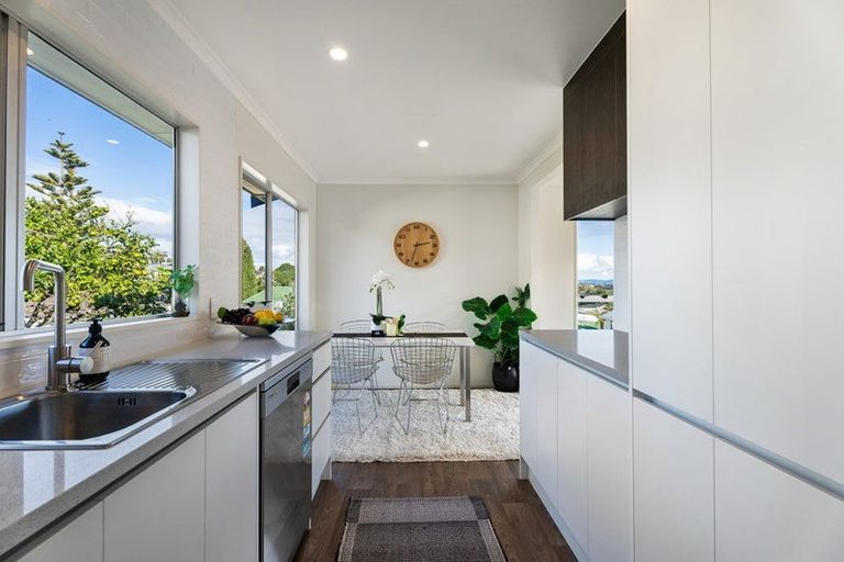 Photo of property in 2/4 Clare Place, Glenfield, Auckland, 0629