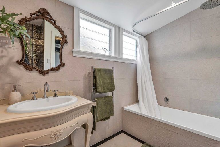 Photo of property in 105 High Street South, Eltham, 4322