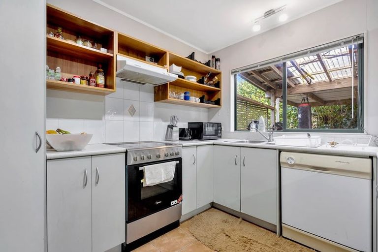 Photo of property in 60 Cobham Crescent, Kelston, Auckland, 0602