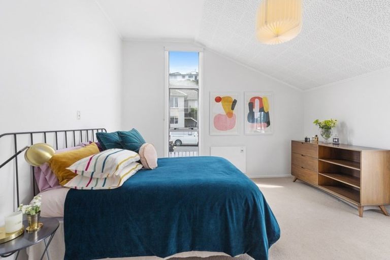 Photo of property in 16 Witham Street, Island Bay, Wellington, 6023