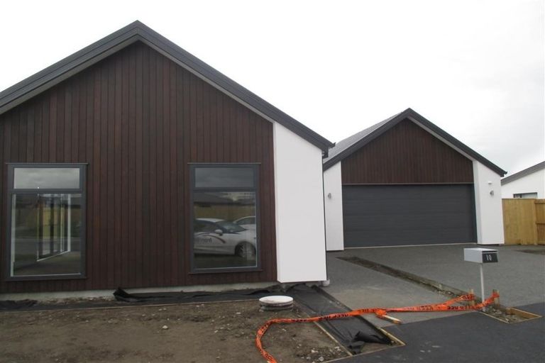 Photo of property in 10 Luxembourg Crescent, Halswell, Christchurch, 8025
