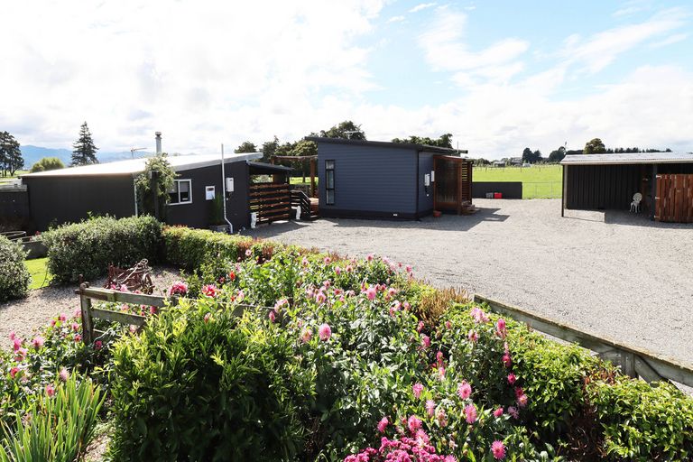 Photo of property in 359 Moreton Road, Parkvale, Carterton, 5792