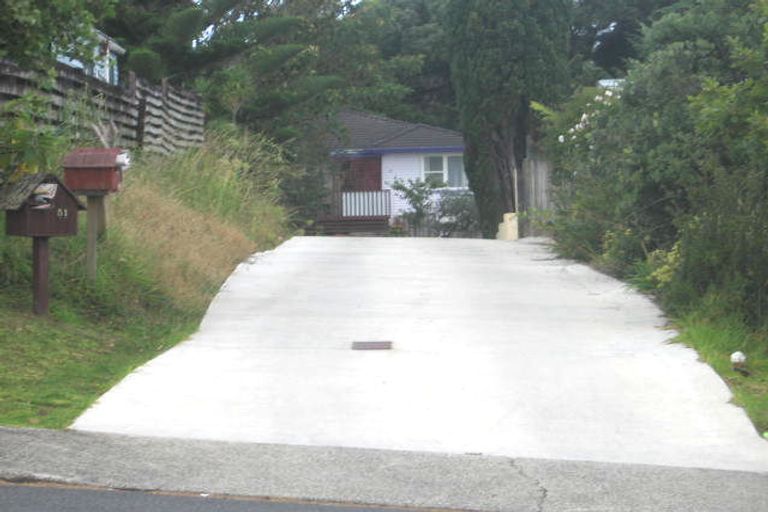 Photo of property in 47a Totaravale Drive, Totara Vale, Auckland, 0629