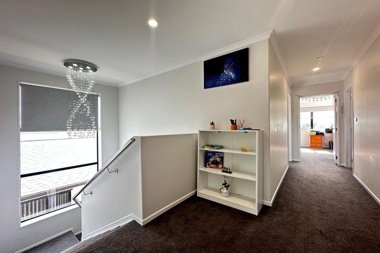 Photo of property in 18 Noia Way, Karaka, Papakura, 2113