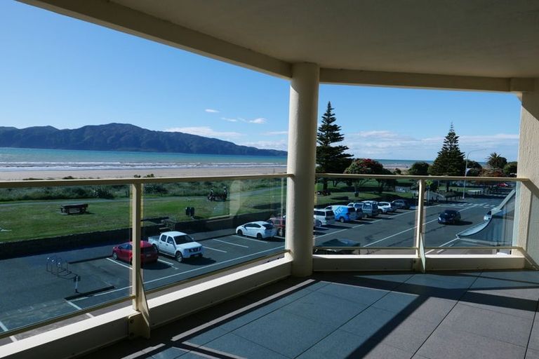 Photo of property in Ocean Apartments, 44-46 Marine Parade, Paraparaumu Beach, Paraparaumu, 5032