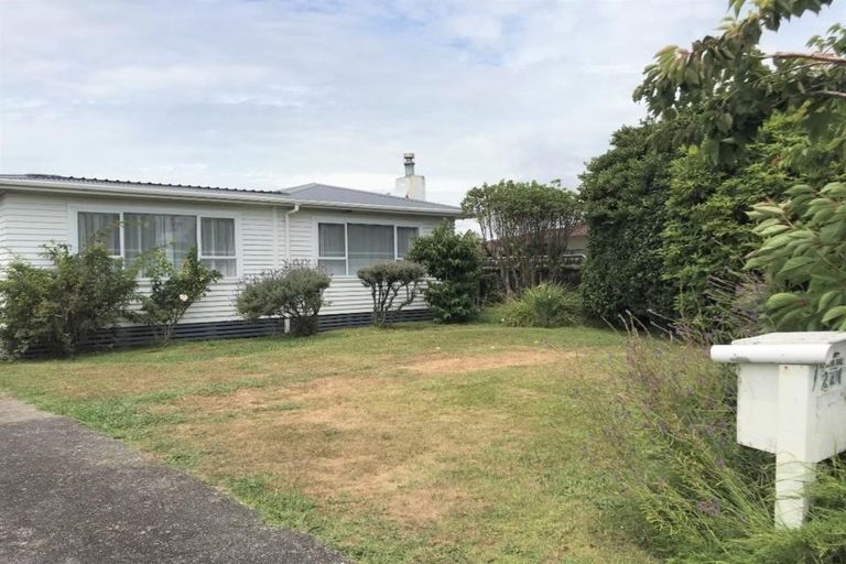 Photo of property in 221 Mangorei Road, Merrilands, New Plymouth, 4312