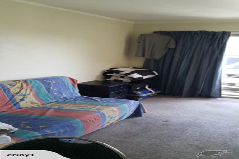 Photo of property in 2/523 Glenfield Road, Glenfield, Auckland, 0629