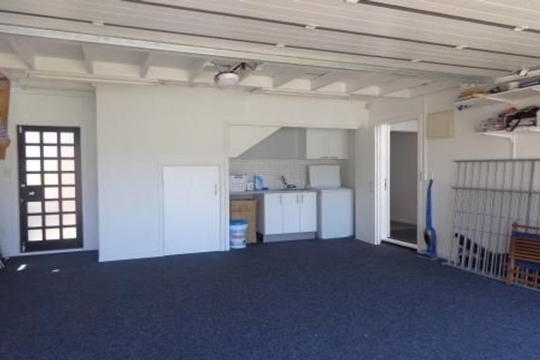 Photo of property in 18 Marina View Drive, West Harbour, Auckland, 0618