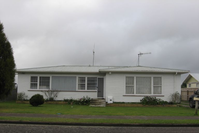 Photo of property in 11 Featherston Street, Levin, 5510