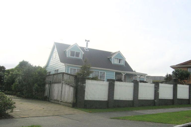 Photo of property in 12 Otamarau Grove, Maungaraki, Lower Hutt, 5010