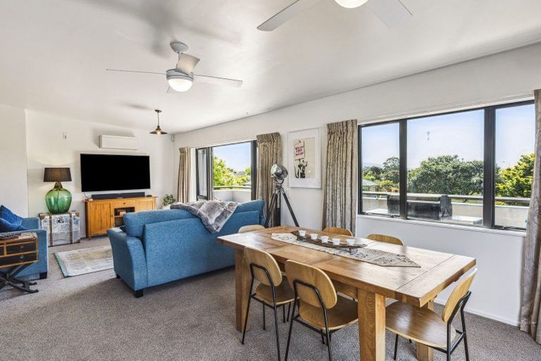 Photo of property in 8 Millennium Hill, Paraparaumu, 5032