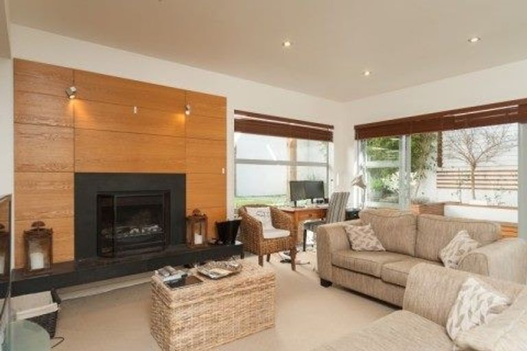 Photo of property in 3 Tiketike Way, Brooklyn, Wellington, 6021