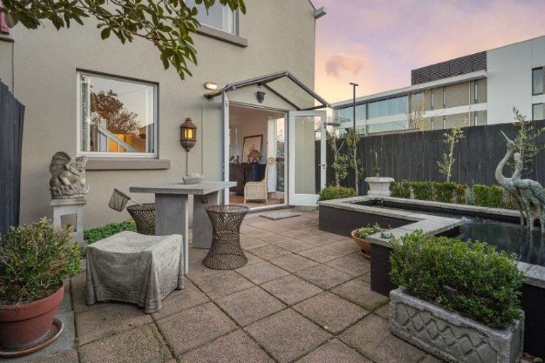 Photo of property in 10/16 Derby Street, St Albans, Christchurch, 8014