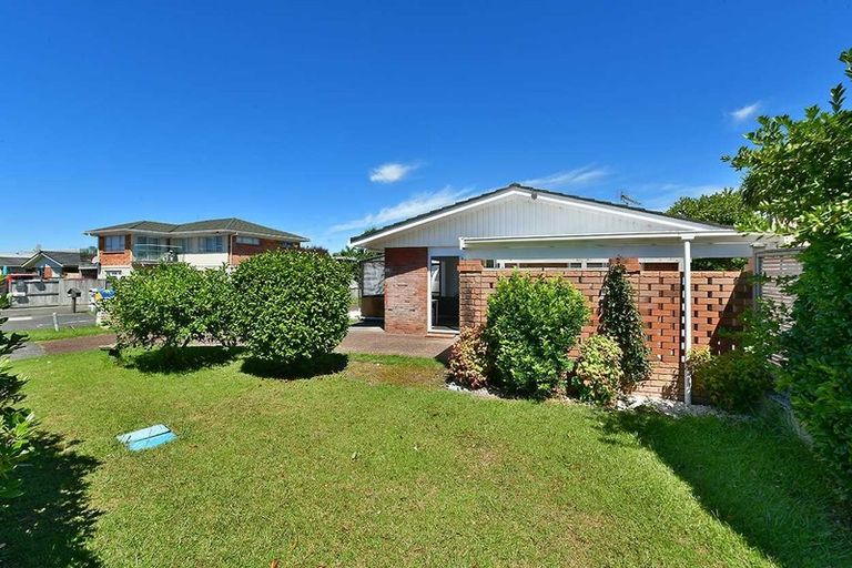 Photo of property in 1/70 Florence Avenue, Orewa, 0931