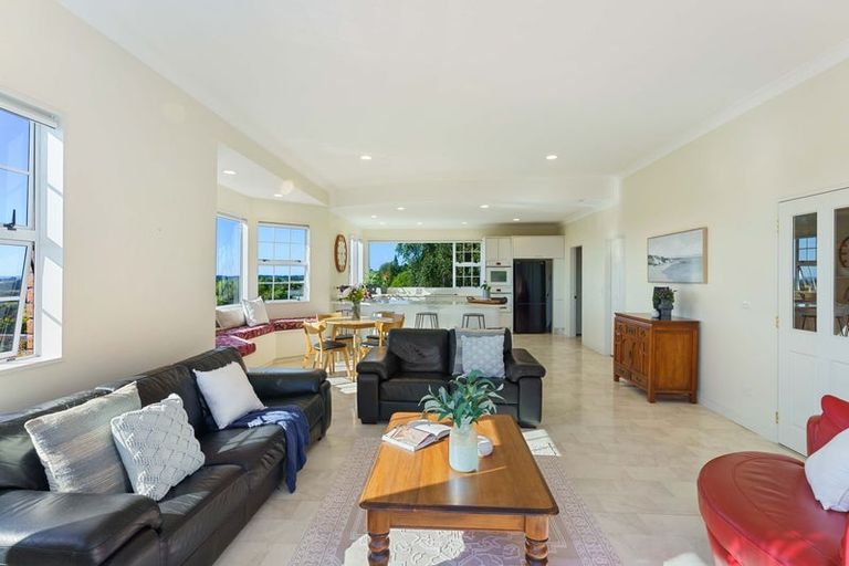 Photo of property in 105 Winara Avenue, Waikanae, 5036