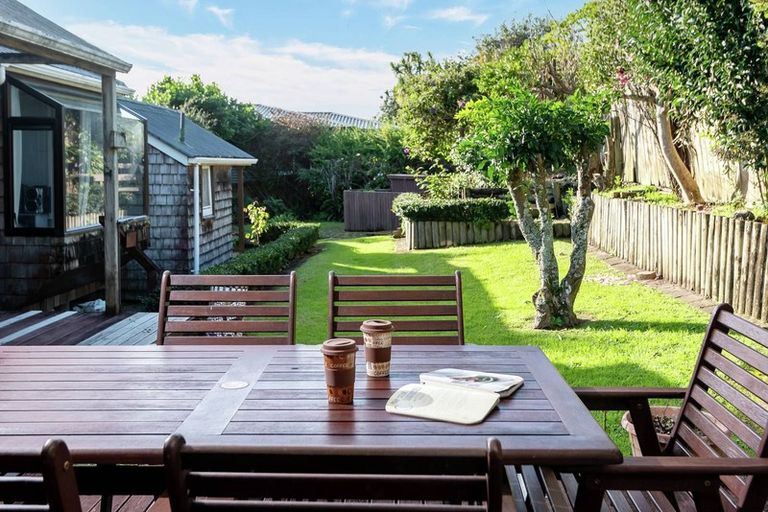 Photo of property in 18 Evelyn Road, Cockle Bay, Auckland, 2014