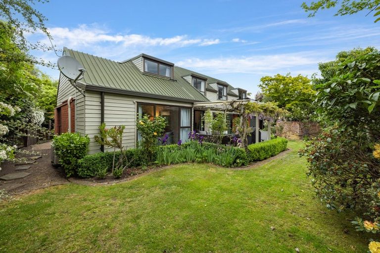 Photo of property in 37b Highland Place, Avonhead, Christchurch, 8042