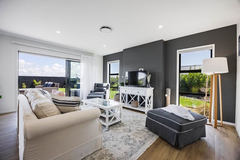 Photo of property in 9 Johnson Place, Stillwater, Silverdale, 0993