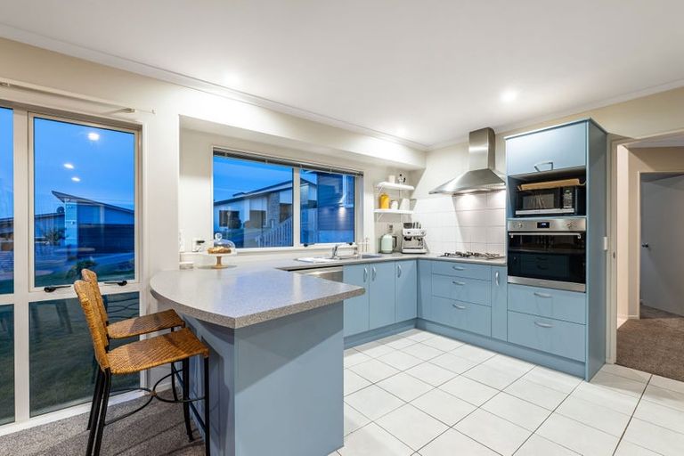 Photo of property in 31 Aspiring Terrace, Aotea, Porirua, 5024